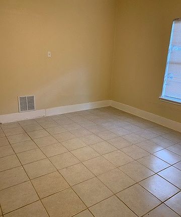 4th image of 2323 Saunders Ave