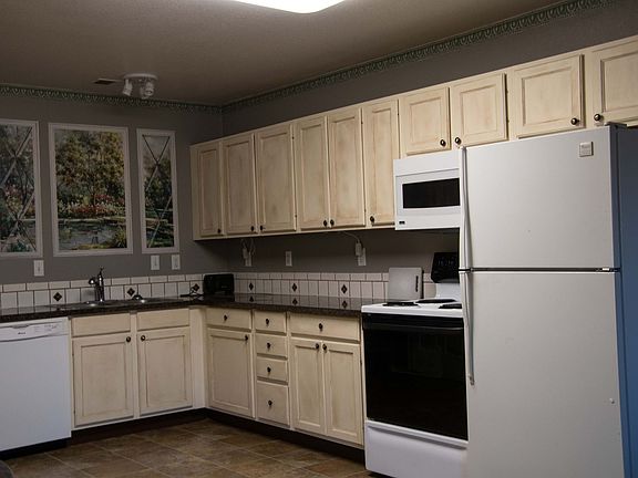 3rd image of 953 Walnut St Suite 1