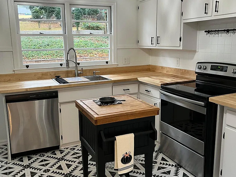330 W Highland Ave — Photo 3