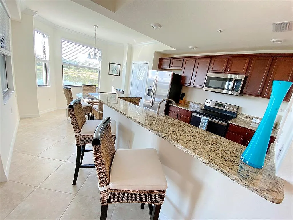 2 bed, 2.0 bath, 1142 sqft, $2,300 — Photo 3