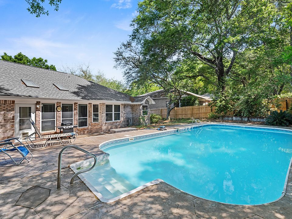 1st image of 1689 Parkside Cir