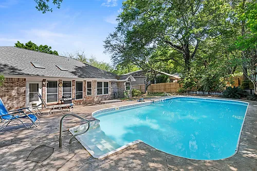 1689 Parkside Cir Photo 1
