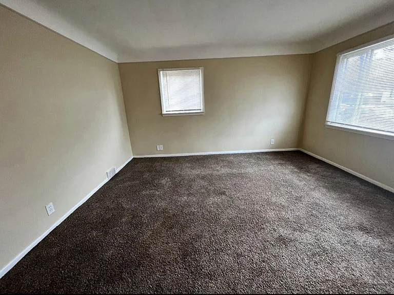23094 Donald Ave — Photo 4