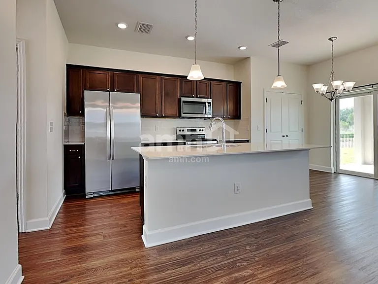 1045 Walden Pond Dr — Photo 4