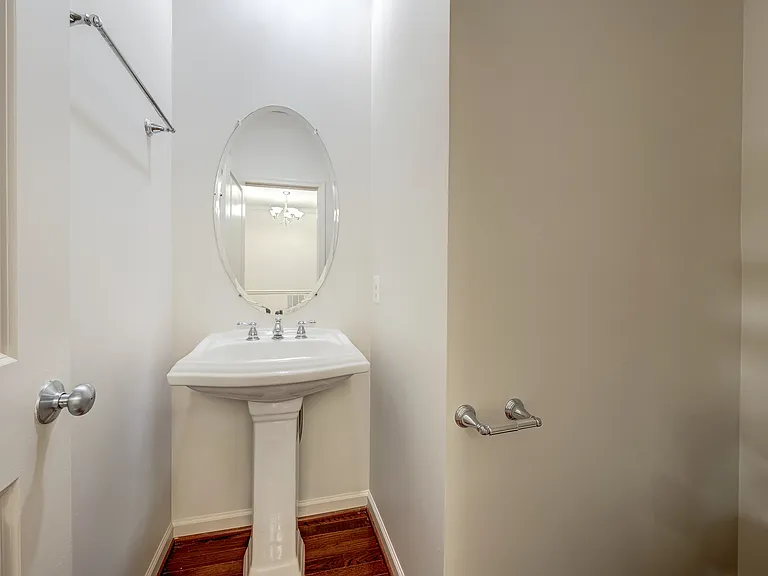 42230 Castle Ridge Sq — Photo 17