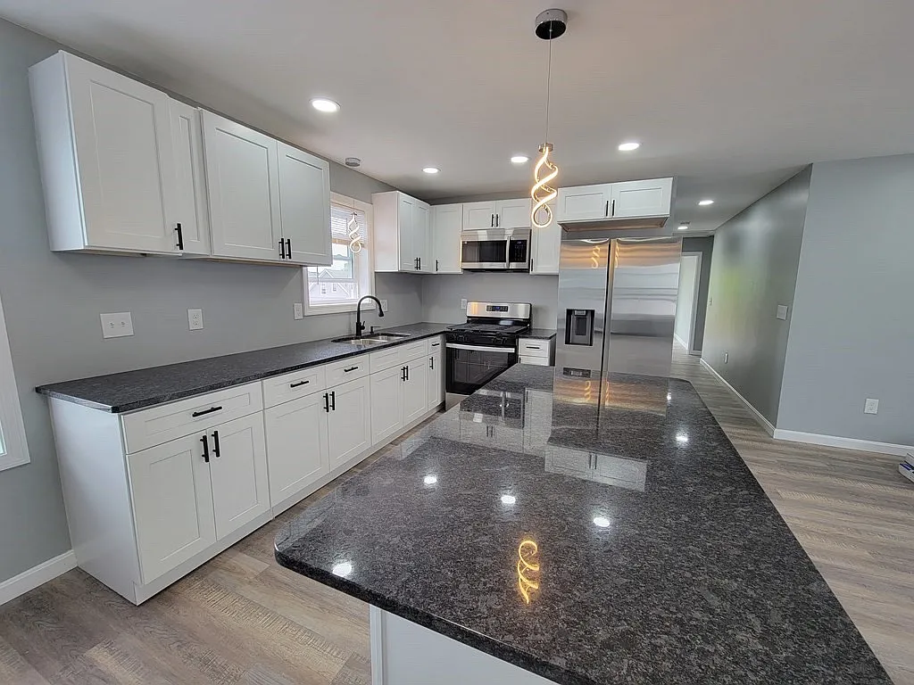 3 bed, 1296 sqft, $2,500 — Photo 1
