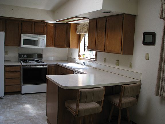3rd image of 3532 Donnelly Dr SE