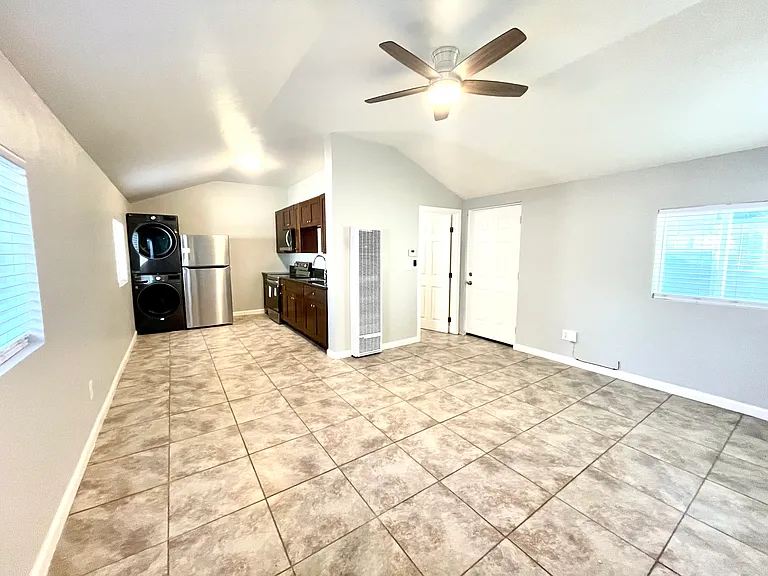 5025 1/2 Lotus St — Photo 2