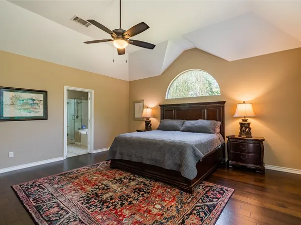 6400 Fianna Hills Dr, Fort Worth, TX 76132