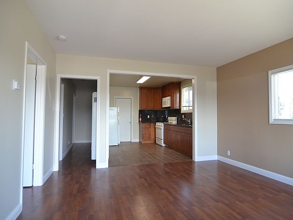 3rd image of 2015 Fairway Dr