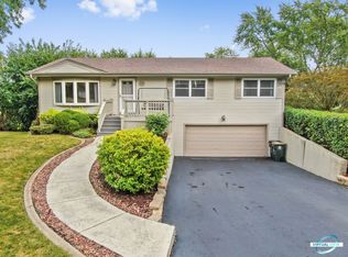 7731 Brookbank Rd, Willowbrook, IL 60527