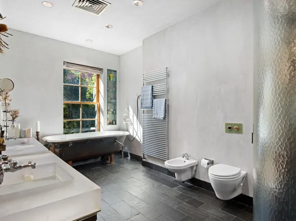 527 Hudson Street image 19 of 24