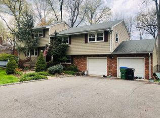 33 Huntington Rd, Edison, NJ 08820