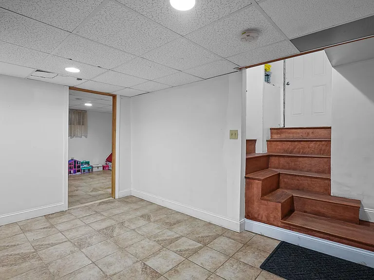 164 Hadley St #1 — Photo 28