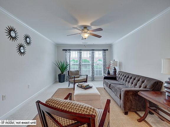 3rd image of 2813 Bloomfield Lane #101
