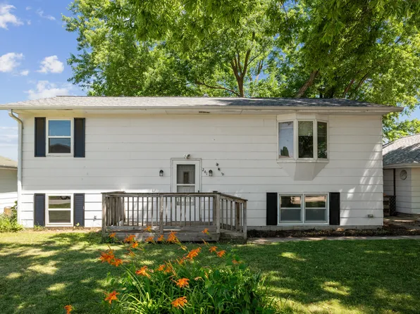 241 W M Ave, Nevada, IA 50201