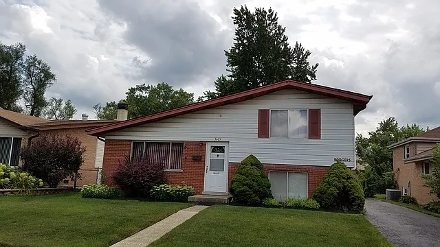 3605 W 121st St photo 1