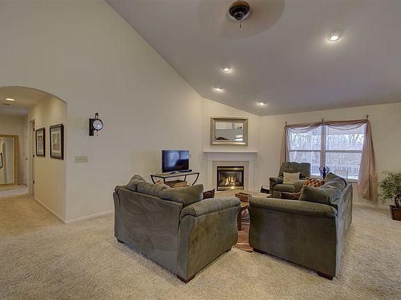 4th image of 9849 Cherbourg Dr