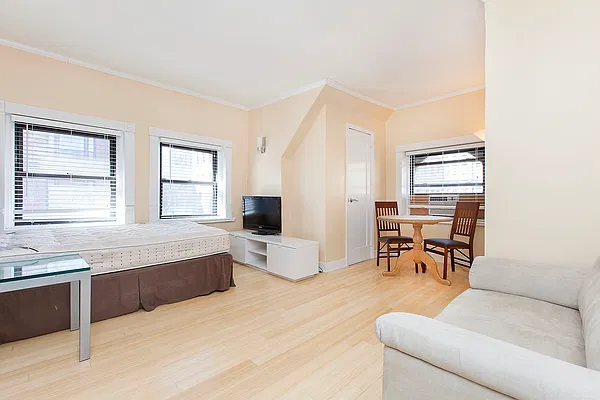 Rented by Mirador Real Estate | media 5