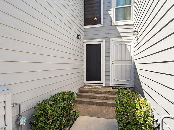 3rd image of 1675 Vernon St Unit 52