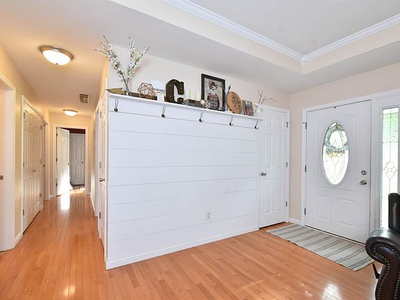 5th image of 348 Hoover Ln