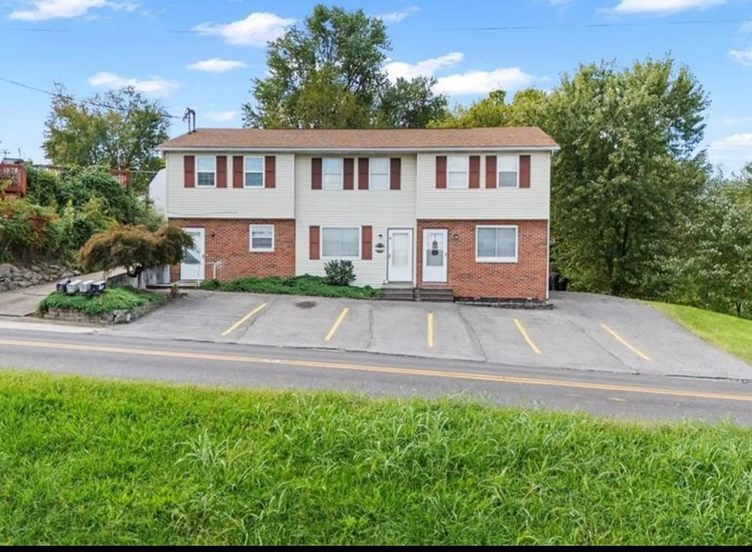 2 bed, 1.5 bath, 975 sqft, $1,100 — Photo 1