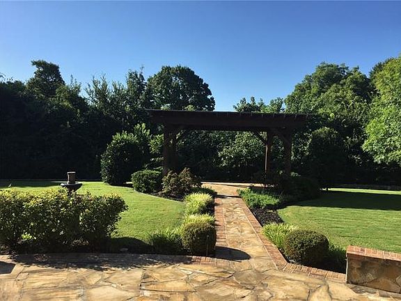 3rd image of 409 Long Cove Dr