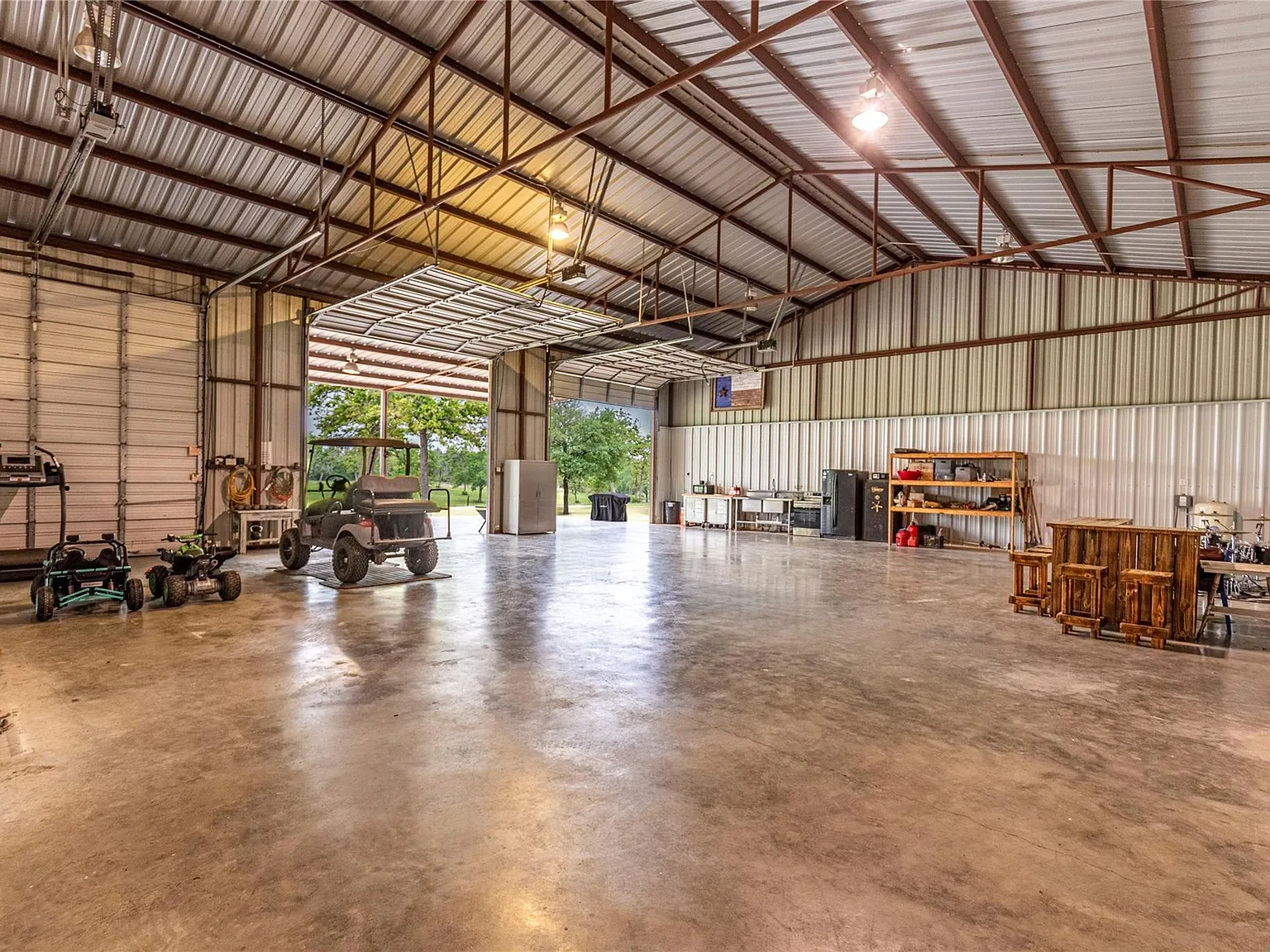 3 bed, 2.0 bath, 2000 sqft, $5,000 — Photo 2