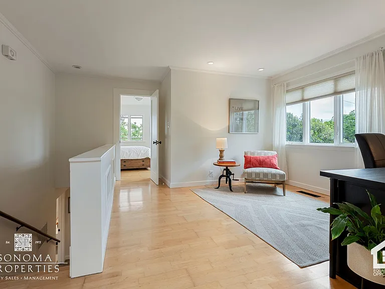754 E Thomson Ave — Photo 16