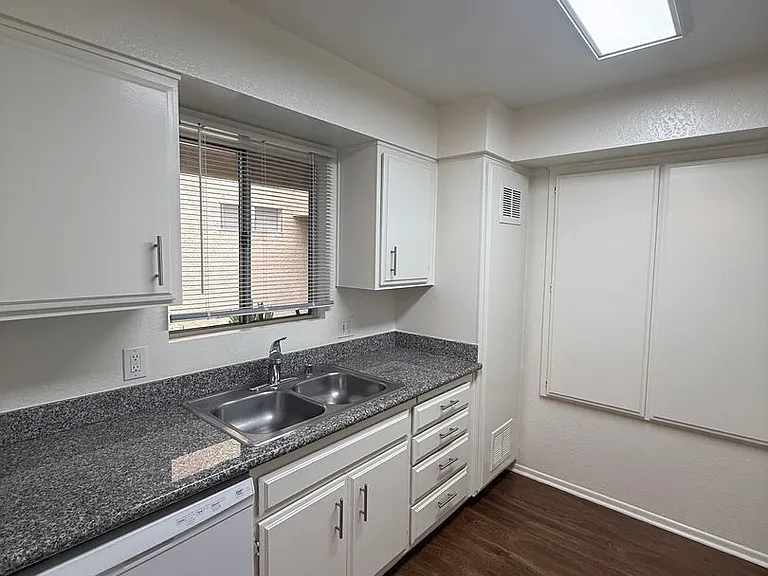 Foothill Blvd. Apartments — Photo 6