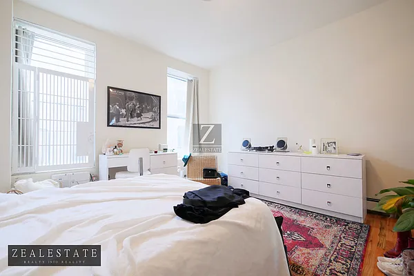 Rented by ZealEstate Group Inc | media 27