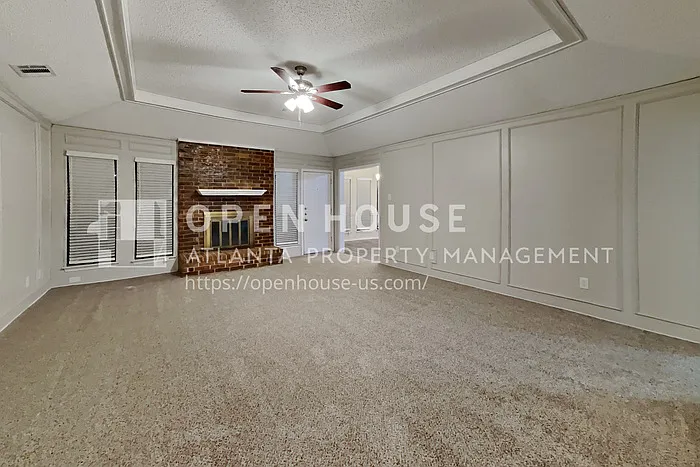 3 bed, 2.0 bath, 1435 sqft, $2,125 — Photo 4