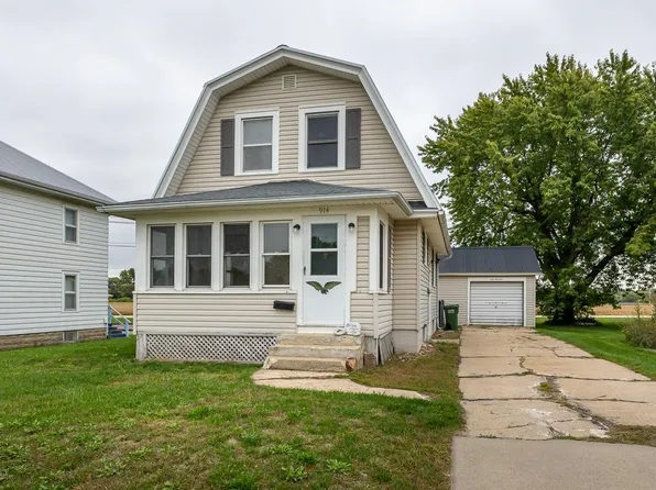 914 2nd Ave SE, Dyersville, IA 52040