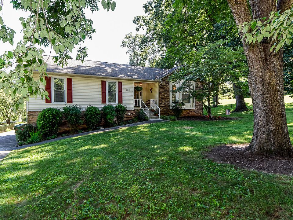 1st image of 2216 Canterbury Cir
