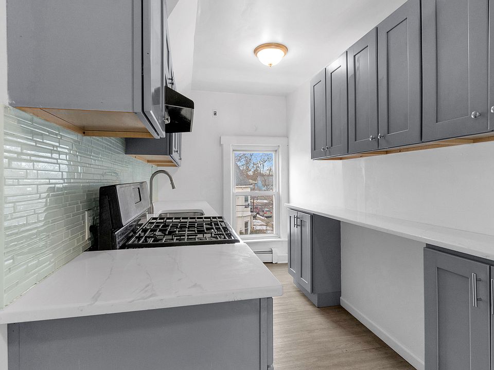 1st image of 25 Kingsley St Floor 3
