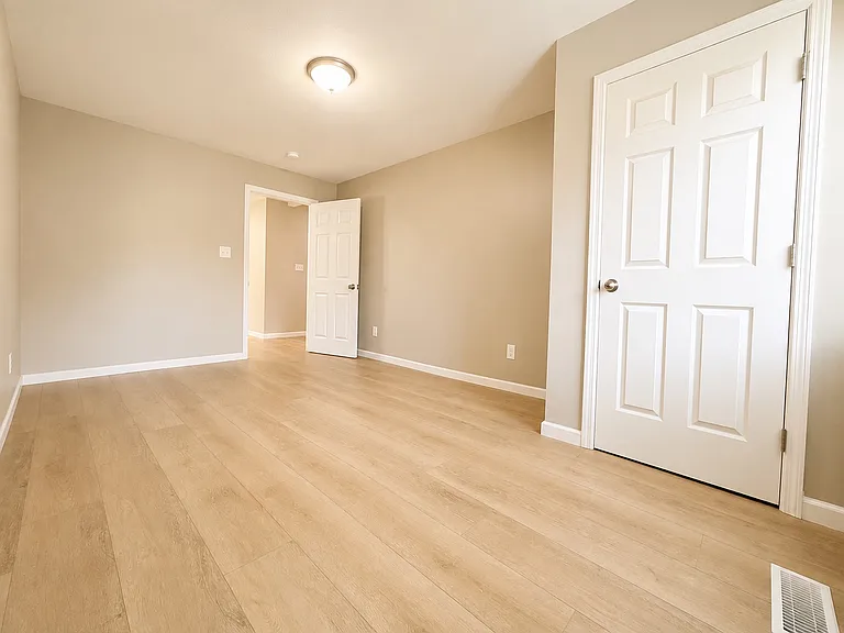 5569 Winchester Rd — Photo 14