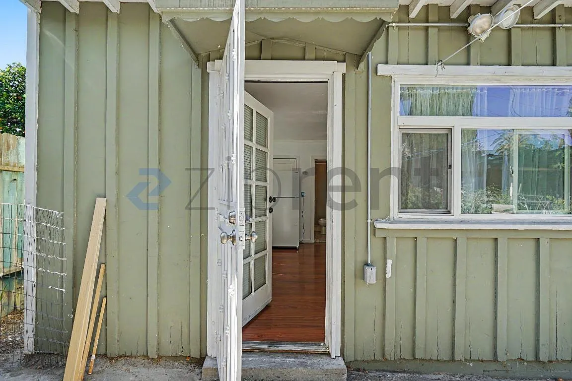 1 bed, 350 sqft, $2,325 — Photo 2