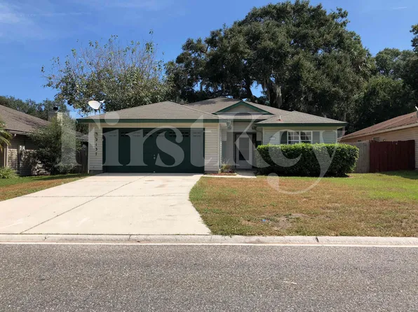 2137 Featherwood Dr W, Jacksonville, FL 32233