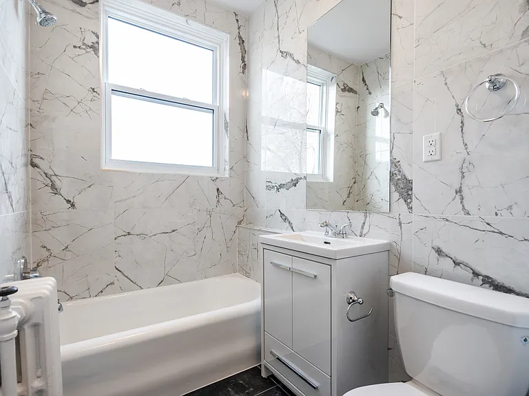 407 Elgin St — Photo 12