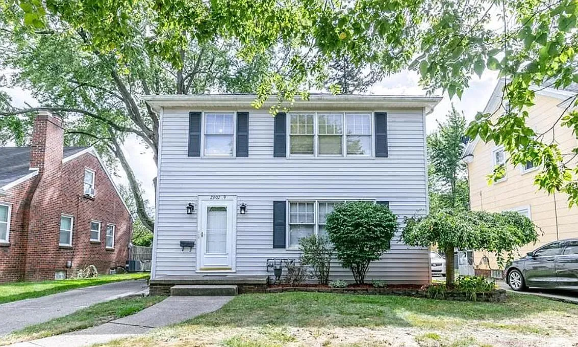2307 Berdan Ave photo 1