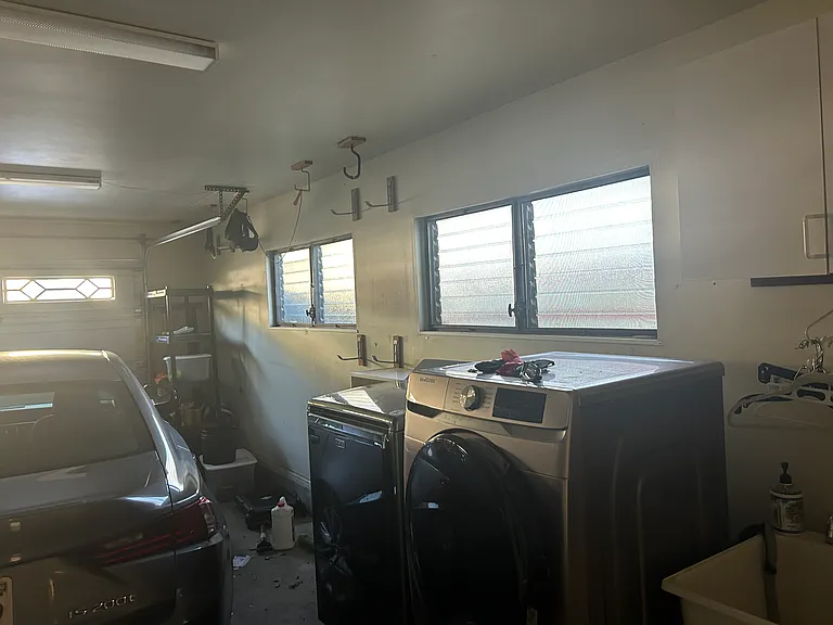 Spacious 2 car garage with washer/dryer