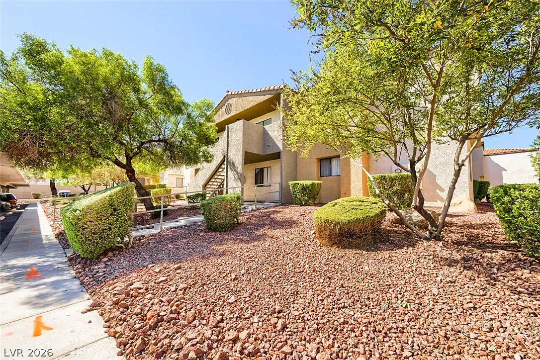 2 bed, 2.0 bath, 1074 sqft, $1,550 — Photo 1