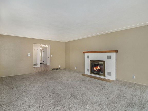 4th image of 230 Curtis Ave