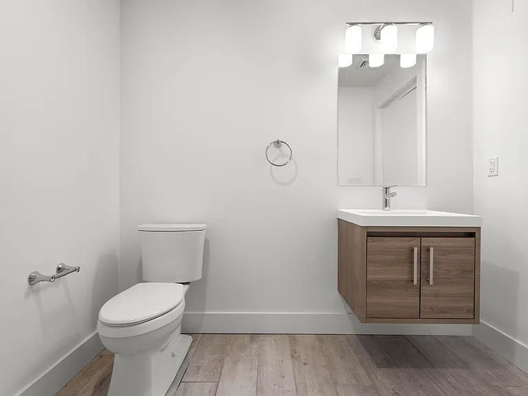 245 E Main St #2 — Photo 18