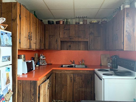 4th image of 319 E 2nd Ave