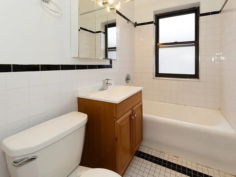 2850 N. Sheridan — Photo 19