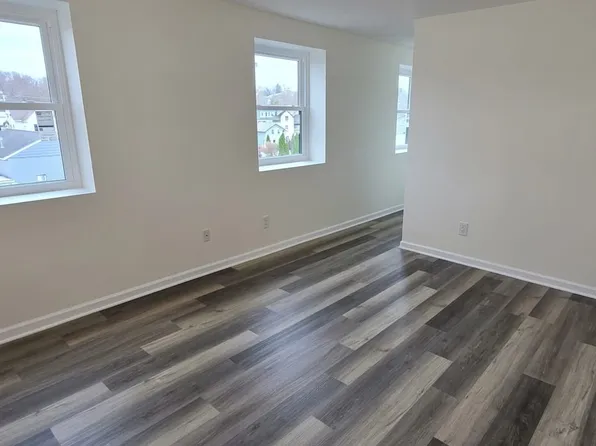 46 S Cherry St, Wallingford, CT 06492