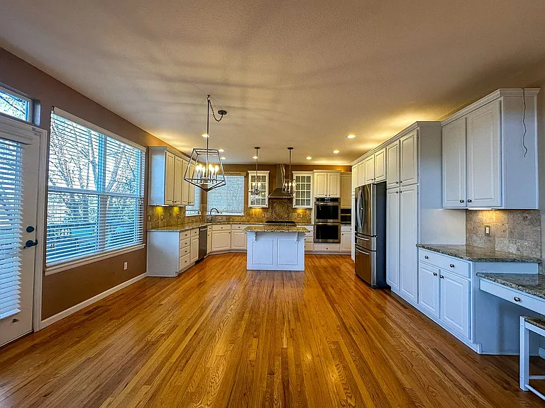7856 Stonedale Dr — Photo 16