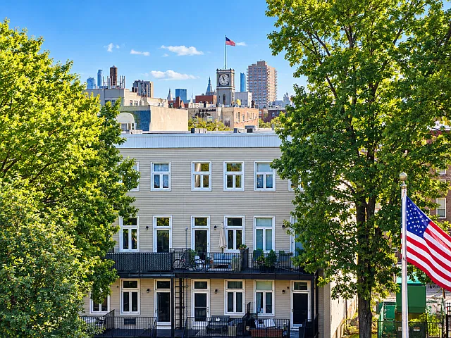 218 Jackson St