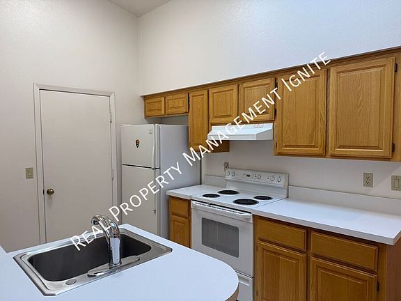 4th image of 1115 NE Hidden Valley Dr